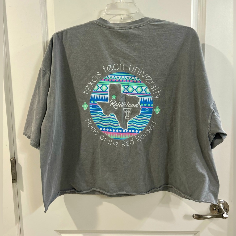 Women’s 3X Comfort Colors Texas Tech University Cropped Pocket T-Shirt gray pink
